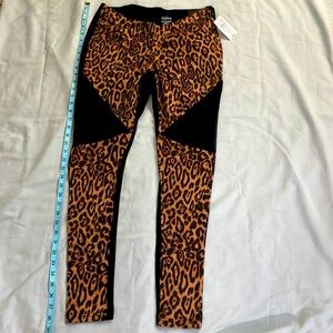 Animal print leggings with mesh insert.